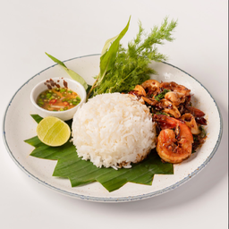 ข้าวกะเพรากุ้ง