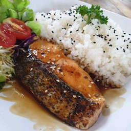 ข้าวหน้าปลาแซลม่อนย่าง