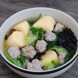 แกงจืดเต้าหู้หมูสับใส่สาหร่าย