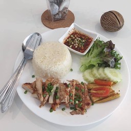 ข้าวหมูย่างน้ำจิ้มแจ่ว