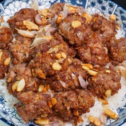 ข้าวราด หมูก้อนวุ้นเส้น ทอดกระเทียม