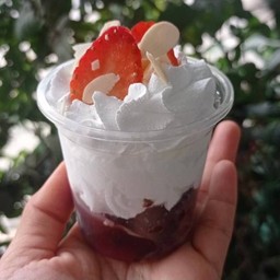 บานาฟฟี่บราวนี่สตรอว์เบอร์รี่ซอส