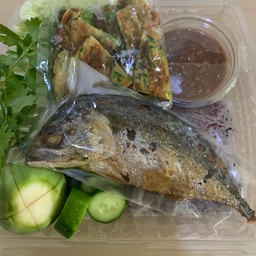 ข้าวน้ำพริกปลาทู+ชะอมทอด