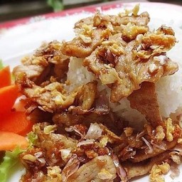 ข้าวทอดกระเทียม (ราดข้าว)