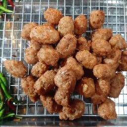 เกี๊ยวหมูทอด แหนมหมูทอดรสเด็ด
