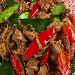 ผัดเผ้ดเนื้อกับข้าว