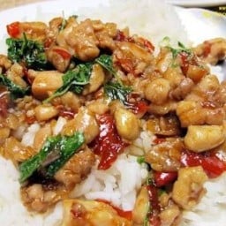 กะเพรา พริกแห้ง ห้อมหอม@ดอนเมือง