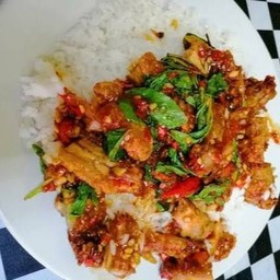 ข้าวกะเพราไก่กรอบ