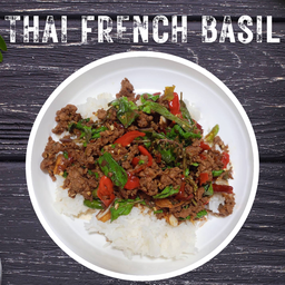 กะเพราเนื้อโคขุนสับคั่วแห้งพริก 3 อย่าง