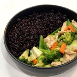 ผัดผักรวมอกไก่ลีน ไร้น้ำมัน 225 KCAL