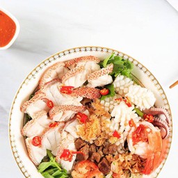 ยำปลาเก๋าแดงรวมมิตร