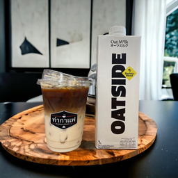ท่าลาเต้โอ๊ตเย็น (Iced Oat Milk Latte – 16 oz.)