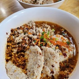 เล็กใหญ่ ก๋วยเตี๋ยวต้มยำโบราณ โชคชัย 4