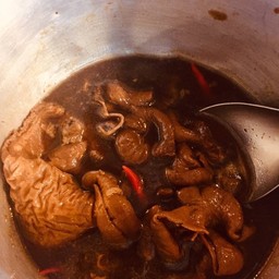 ข้าวขาหมู คุโรบูตะ (แจว 3 รส)