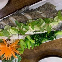ปลากะพงนึ่งมะนาว Steamed Sea Bass Fish with lime and chilli