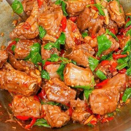 กะเพราซี่โครงหมู