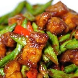 พริกแกงหมูกรอบ