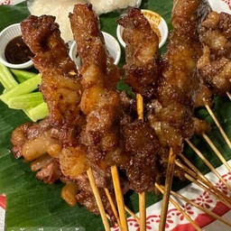 ร้านสังกะสีหมูปลาร้า ร้านติดกับหยกยานยนตร์ม่าหนิก