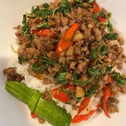 กะเพราไข่ข้นหยุดบ่อย สาขา 8