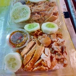 ข้าวหน้าไก่ต้มน้ำปลาแบบเนื้อล้วน