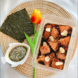 หั่นเต๋าซาชิมิดองซีอิ๊ว 130กรัม ดองสด(ฟรีสาหร่าย น้ำจิ้มซีฟู้ด)