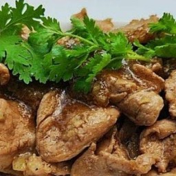 หมูผัดน้ำมันหอย ราดข้าว