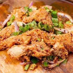 ยำไก่แซ่บ