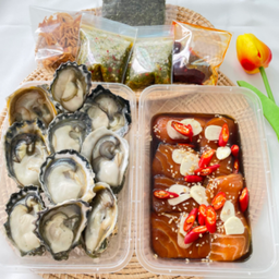 หอยนางรมสด 10-12 ตัว + แซลมอนดองซีอิ๊ว 6 ชิ้น