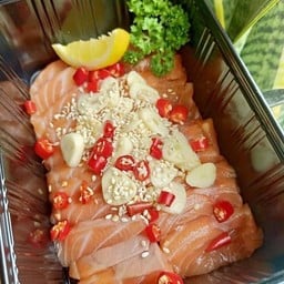 แตงโม พานเหลือง -
