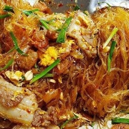 ผัดไทโบราณวุ้นเส้นหมูกรอบ