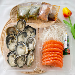 หอยนางรม สด 10-12 ตัว + แซลมอนซาชิมิ 130กรัม