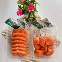 แซลมอนซาชิมิ 130กรัม+ม่อนหั่นเต๋า130กรัม