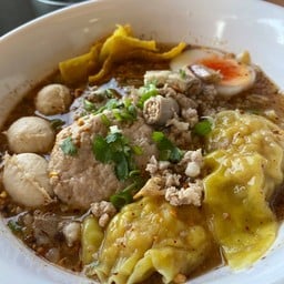 เกี้ยวหมูต้มยำ แห้งยำ-น้ำยำ