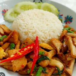 เต้าหู้ผักรวมกะเพราราดข้าวมังสวิรัติ