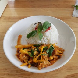 ข้าวราดผัดพริกแกง