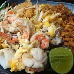 ผัดไทโบราณทะเลพิเศษ