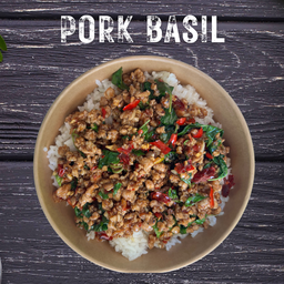 กะเพราหมูสับคั่วแห้งพริก 3 อย่าง