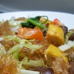 ผัดวุ้นเส้นราดข้าวมังสวิรัติ