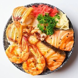 ข้าวหน้าซีฟู้ดสเต็ก