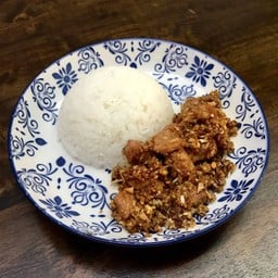 ข้าวกระเทียมหมูนุ่ม