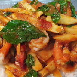 ผัดพริกแกงกุ้งหน่อไม้ราดข้าว