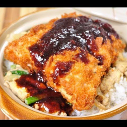 ข้าวหน้าปลากระพงทอดโทคัตสึเทอริยากิ