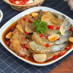 กระเพราหมูกรอบ  อาหารจานเดียว มุมสวน