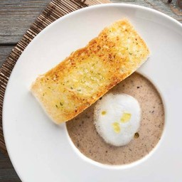 ซุปครีมเห็ดทรัฟเฟิลและเห็ดพอร์ชินี