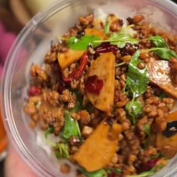 กระเพาหมูยอหมูสับไข่ดาวฟรี