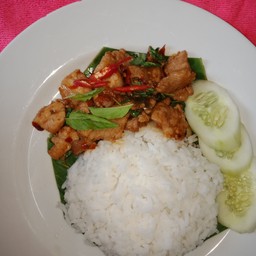 หอมฉุย97 กระเพราไข่