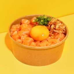 ข้าวหน้าแซลมอนดิบหั่นเต๋า ไข่ดอง