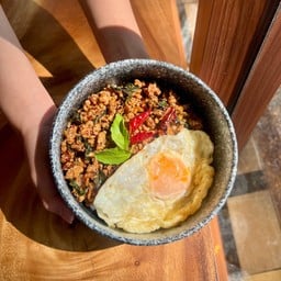 ชามข้าว - กระเพรา กระเทียม