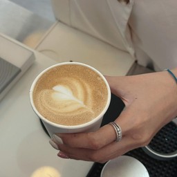 Hot latte คั่วเข้ม