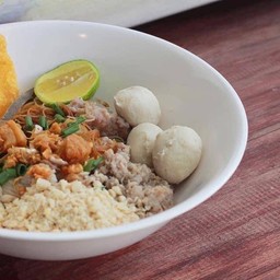 ก๋วยเตี๋ยวหมูฮีโร่ ศาลเจ้าพ่อลาดสวาย